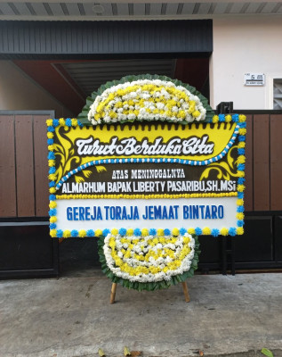 Papan Bunga Duka di Unter Iwes