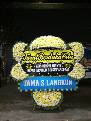 Papan Bunga Duka di Unter Iwes